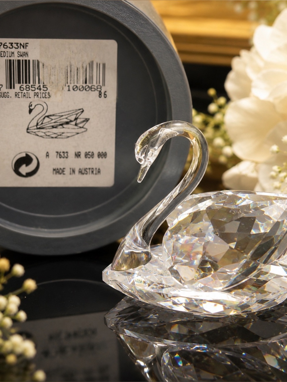 Swarovski Crystal Medium Swan (7633 NR 050 000) with Original Box
